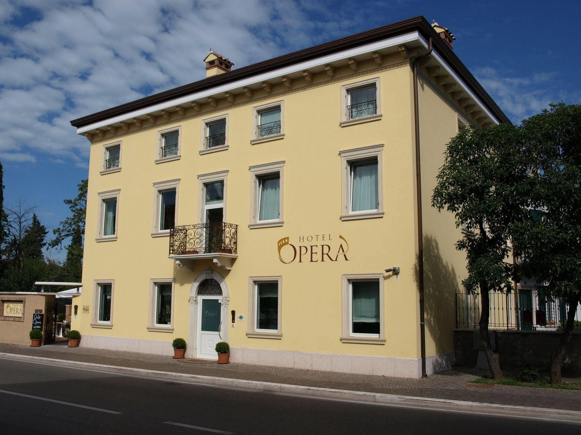 Hotel Opera 도소부오노 외부 사진